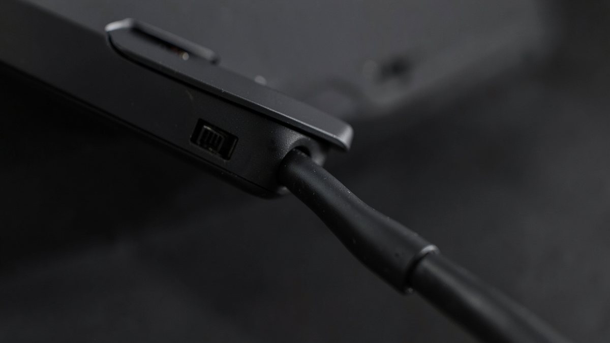 Une box Android branchée en HDMI sur un téléviseur LG pour l'IPTV